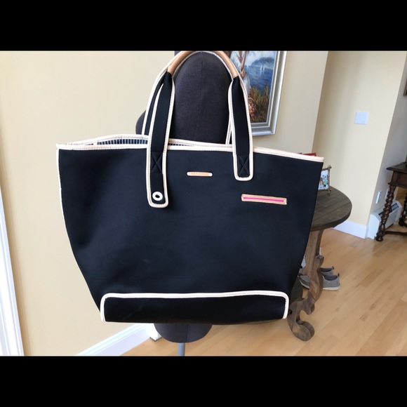Juicy Couture Handbags - Juicy Couture tote/overnight bag w/wristlet.